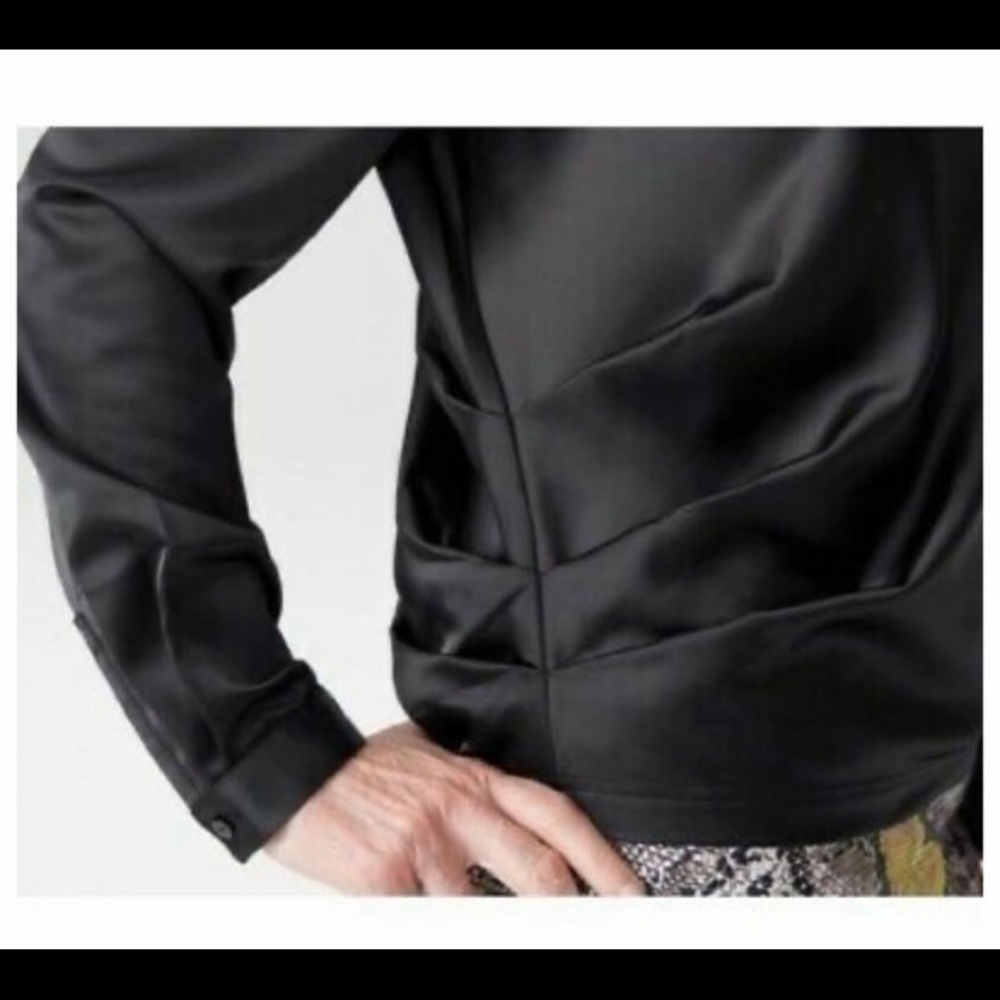Size S universal standard lucina top in black